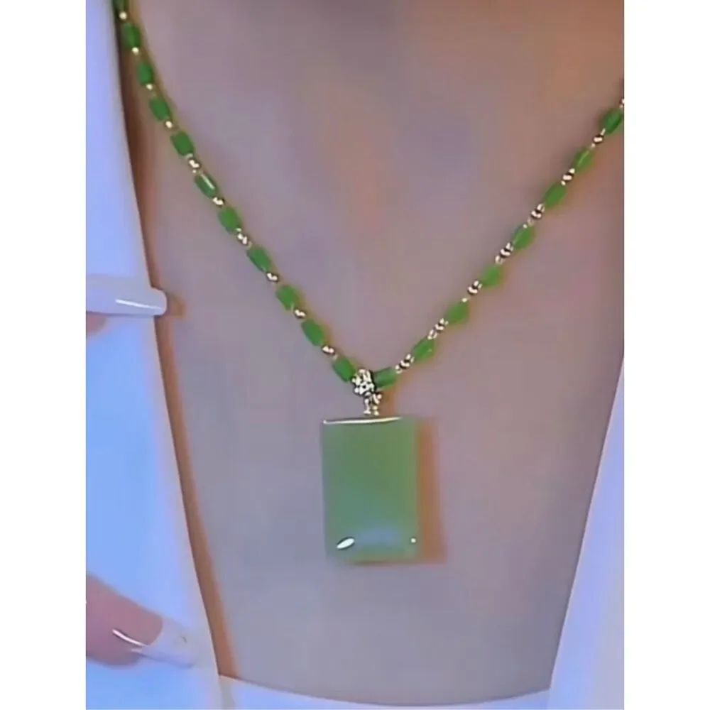 Anthropologie Green Acrylic Pendant Beaded Necklace Gold Tone Fashion NWOT